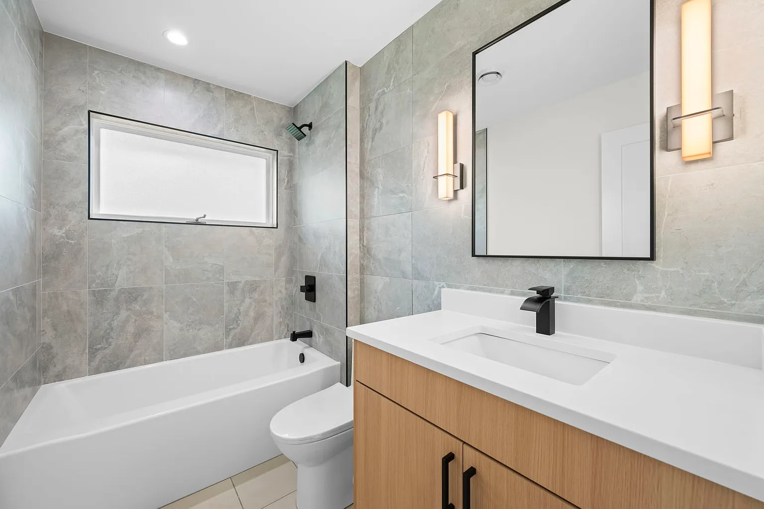 1024 Arbor Ln. — Hall bath