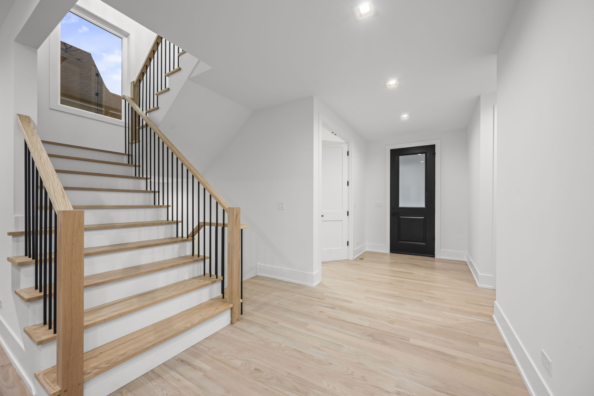 2442 Fontana Dr. — Foyer